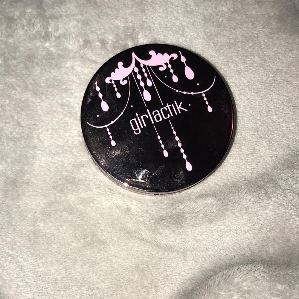 Girlactik skin glow highlighter